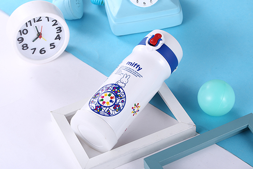 儿童水杯场景拍摄