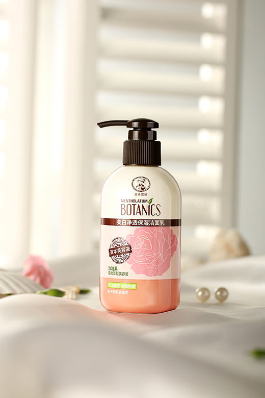 保湿洁面乳场景图产品拍摄